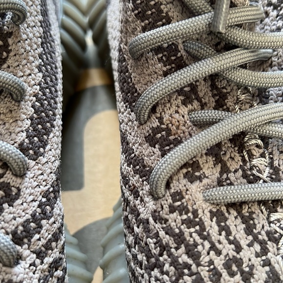 Yeezy Boost 350 Beluga v2 - Picture 12 of 16